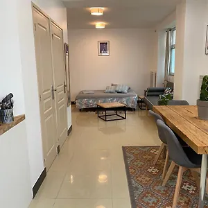 Large And Unique Souplex 60sqm, Well Located , Parigi Francia